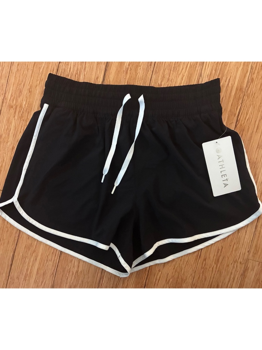 NWT Athleta High Rise Weekender Stripe Run Short Black w/ White Trim Size Small
